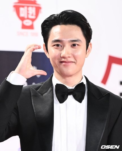 EXOBreakingNews's tweet photo. THIS CHANYEOL    WITH      THIS D.O. https://t.co/NEfgquEvtI