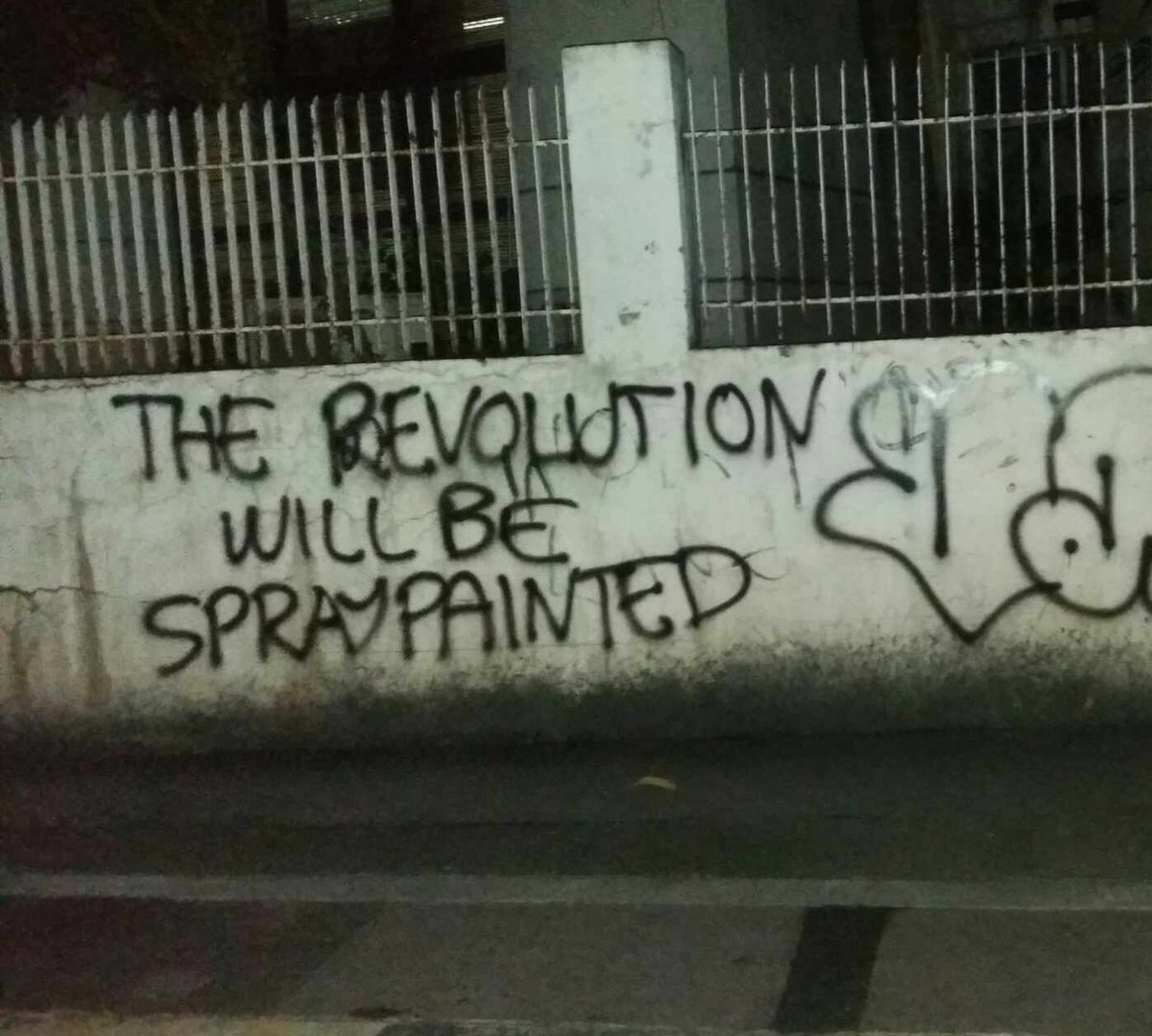 GraffitiRadical's tweet photo. "The revolution will be spray painted"
Seen in Manila, Philippines https://t.co/43rmAlTYdc