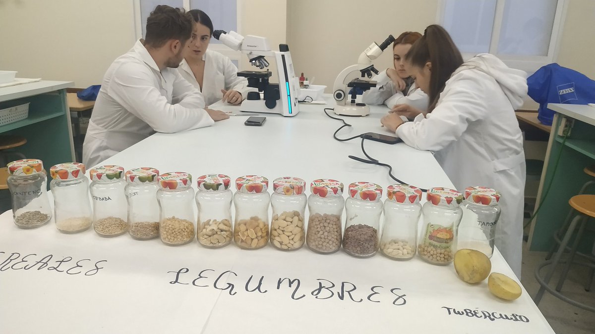 Rafaprofesor's tweet photo. Investigando en alimentos. ¿Qué almidón y cómo los diferencio? La importancia de los componentes de alimentos para la seguridad alimentaria. Dietética en @EPJaveriana @FJaverianas https://t.co/BC3pLugEdT