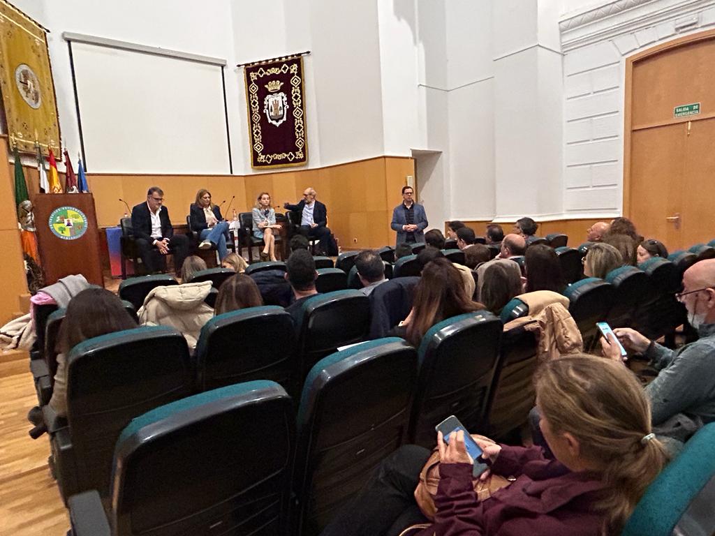 educacionEXT's tweet photo. PROYECTO HABLA 'EDUC-ACCIÓN' | Mesa de trabajo para escuchar a los docentes en el CPR de #Plasencia

✅ Propuestas e intercambio de ideas para mejorar el sistema educativo extremeño

🗓️ Próximo encuentro, lunes 27: #Zafra y #Almendralejo https://t.co/mOBkwr04Ev