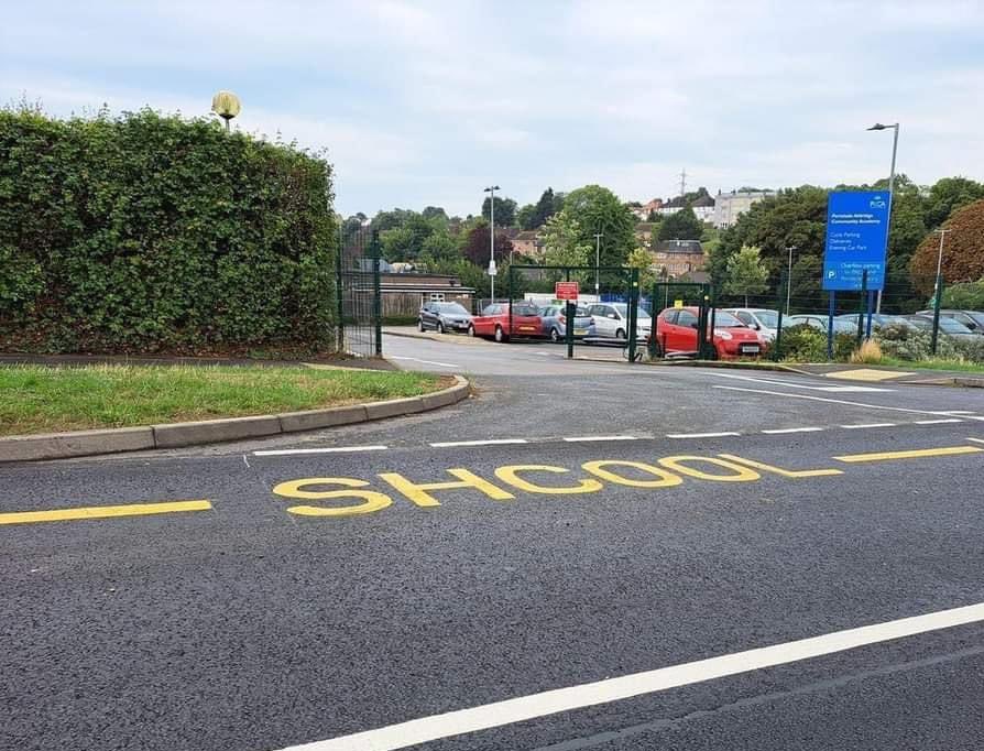 No Context Brits tweet media