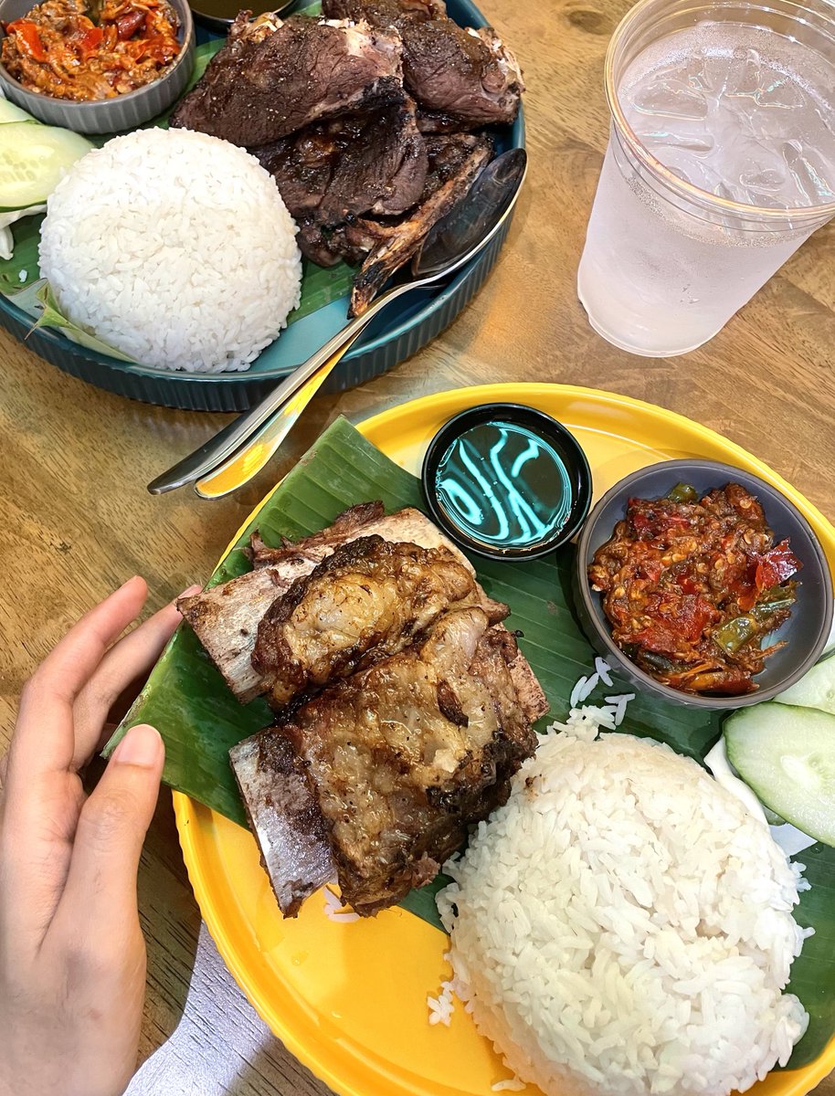 tattyhassan's tweet photo. Korang area KL please try Nasi Iga Bakar Mataram ni!! Sedap gila, i dengan husband i berebut lol. Will definitely come backkkkk https://t.co/lRAA33eQU8