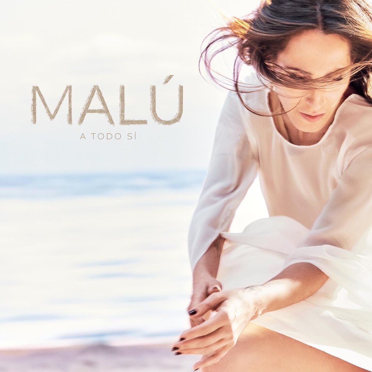 _MaluOficial_'s tweet photo. Hoy también quiero compartir con vosotros un poquito más de A Todo Sí, mi nuevo disco de q lanzaremos el 8 de diciembre pero ya está disponible la preventa.
Este es un trabajo muy especial para mí porq comparto mis 25 años de carrera con algunos de mis compañeros… Artistas a los q quiero y admiro y q han puesto todo su corazón en cada canción! No os imagináis las ganas q tengo q lo escuchéis y q disfrutéis de cada canción de esta manera tan especial para mí! Ganaaaaas!!!!! #ATodoSíMalú 

https://t.co/InrOjCFHXI