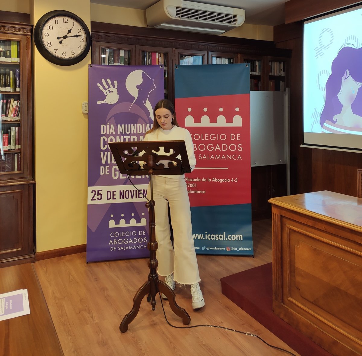 icasalamanca's tweet image. #DiaInternacionalContraLaViolenciaDeGenero 💜

🫶🏻Agradecimientos a la mediadora de #APRAM, por compartir la situación tan dura a la que se siguen exponiendo muchas mujeres en sus hogares.

📖Julia Carabias Gómez, nos permitió reflexionar con el microrrelato &quot;La tela invisible&quot;.