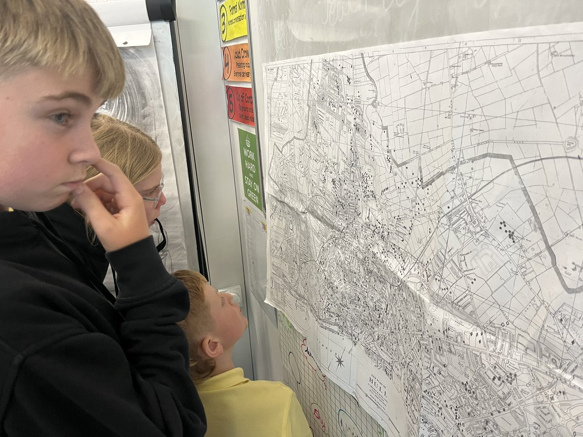 EastfieldPSHull's tweet photo. 6RT furthered their understanding of life on the Homefront right here in Hull. They began researching the Battle of Britain and looked at maps to identify where bombs were dropped in the local area during The Blitz. #epshistory #epsgeography https://t.co/BVIGGtv73L