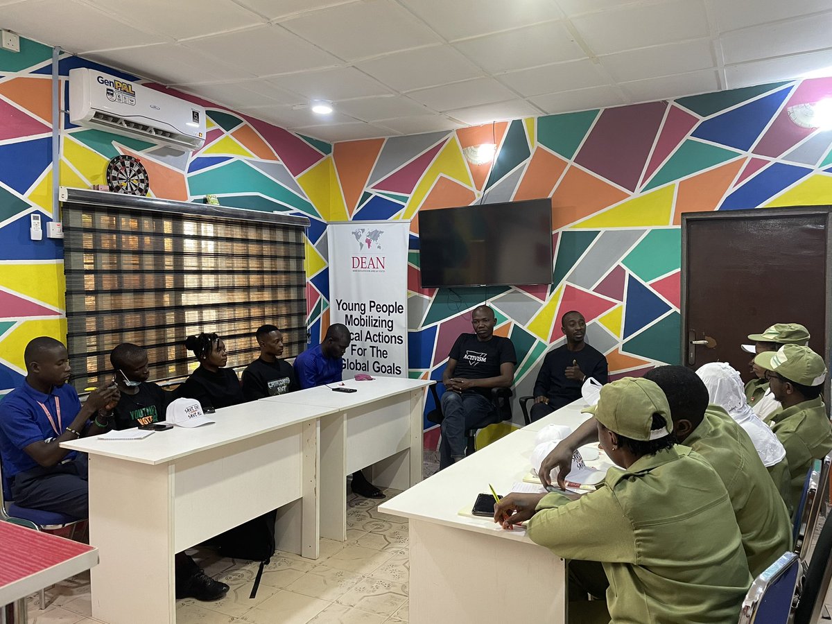 Dataphyte's tweet photo. Earlier today, we paid a courtesy visit to our valued partner, @DEANinitiative for the #2023GeneralElection reporting.
The visit also unfolded an opportunity to connect with passionate youths & engage in discussions on issues associated with credibility of elections in Nigeria. #FixElection
Collaboration is at the heart of what we do, and we look forward to future partnerships that will drive sustainable development in Nigeria.
#CollaborationforChange #2023Elections #DataforDevelopment