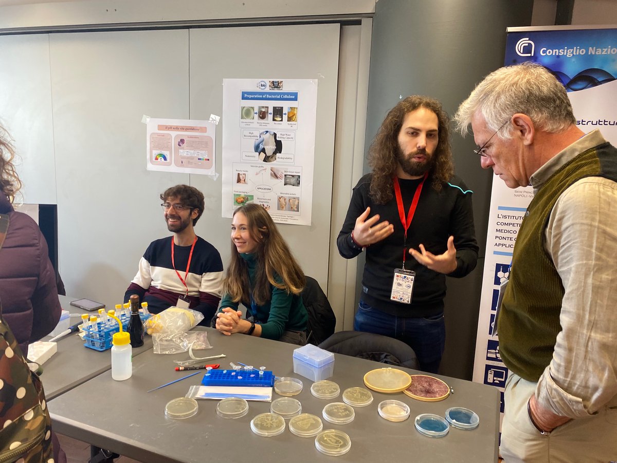 _Maria_Romano's tweet photo. Our PhD student @GiovanniBarra is showing cellulose produced by bacteria, with multiple colours, shapes and purposes.
#bacteria #cellulose #lovescience https://t.co/7R8OhZFDsw