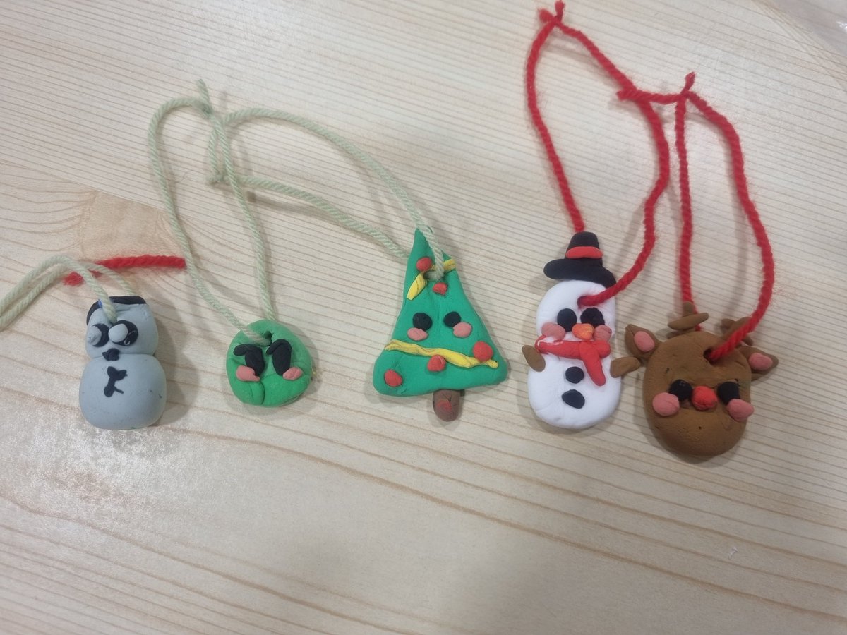 Artroomuk's tweet photo. We used magic clay to makes these at Art Club yesterday. They all turned out so well. #schools #art #magicclay #sculpture #teaching #Christmas #artist #art https://t.co/eaWgFoMhgO