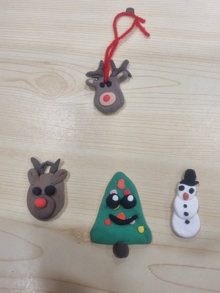 Artroomuk's tweet photo. We used magic clay to makes these at Art Club yesterday. They all turned out so well. #schools #art #magicclay #sculpture #teaching #Christmas #artist #art https://t.co/eaWgFoMhgO