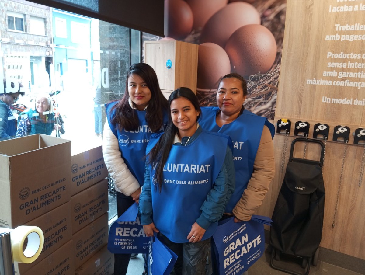 SupercooperaSbd's tweet photo. Molt contentes de que avui, un grup de participants usuarias https://t.co/V97Gtj5KRs col·laborin amb El @GranRecapte del #BancDAliments a diversos supermercats #Sorli i #BonArea de #Sabadell
@BancAlimentsBcn https://t.co/CuhfQSulwd