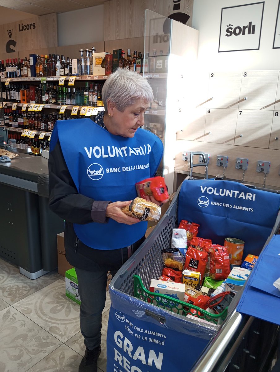 SupercooperaSbd's tweet photo. Molt contentes de que avui, un grup de participants usuarias https://t.co/V97Gtj5KRs col·laborin amb El @GranRecapte del #BancDAliments a diversos supermercats #Sorli i #BonArea de #Sabadell
@BancAlimentsBcn https://t.co/CuhfQSulwd