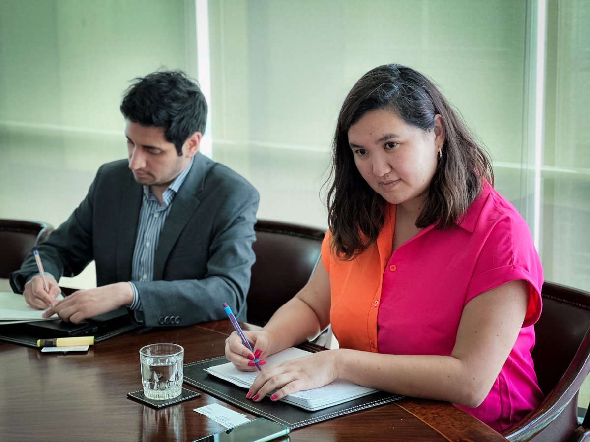 MinMineria_cl's tweet image. #AgendaMinería | Para explorar oportunidades de colaboración en estudios y conocer los énfasis de los siguientes encuentros #CESCOWeek, la subsecretaria Suina Chahuán sostuvo reunión con el equipo @CentroCESCO.