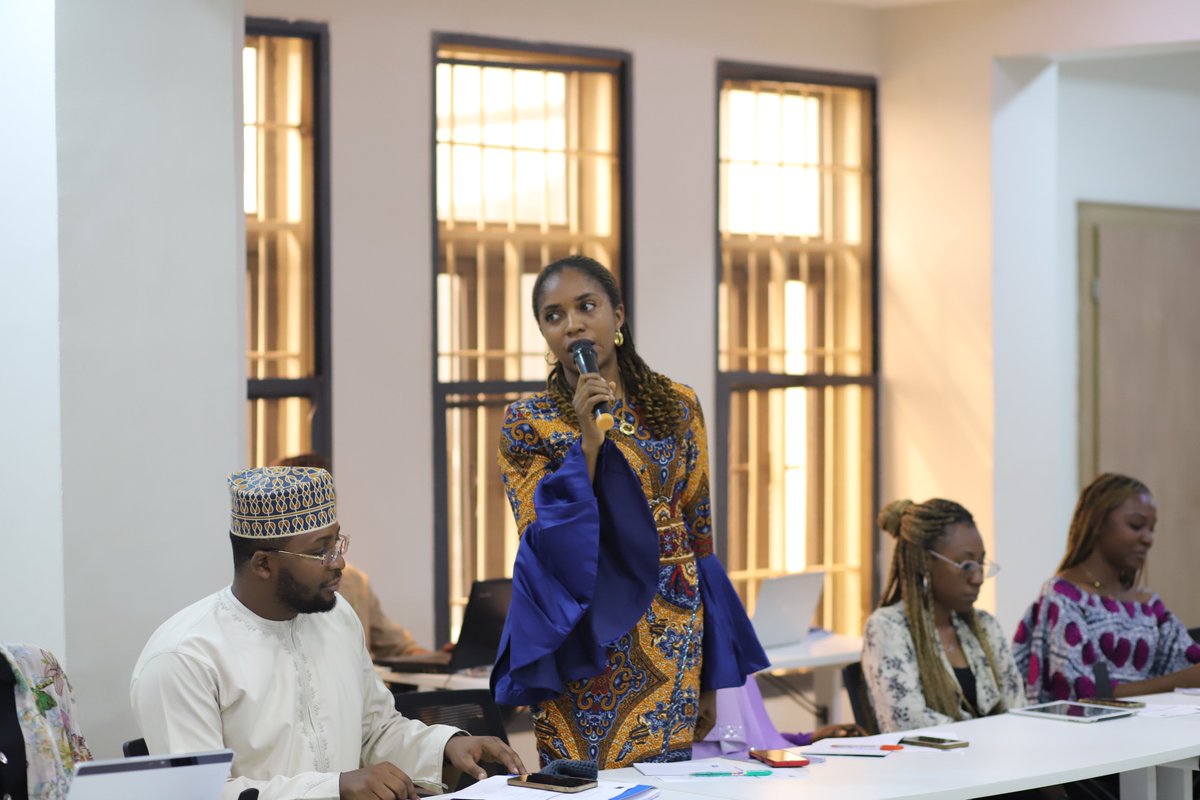 PLACNG's tweet photo. Interns interacting with the Resource person after the Paper titled "Legislative Practice and Procedures in the National Assembly: Motions, Resolutions and Plenary" at the third bi-weekly meeting.
#EUinNigeria
#EU4DemocracyNG
#PLACInternship
#PLACInternship2023 https://t.co/JWS1nvDjnB