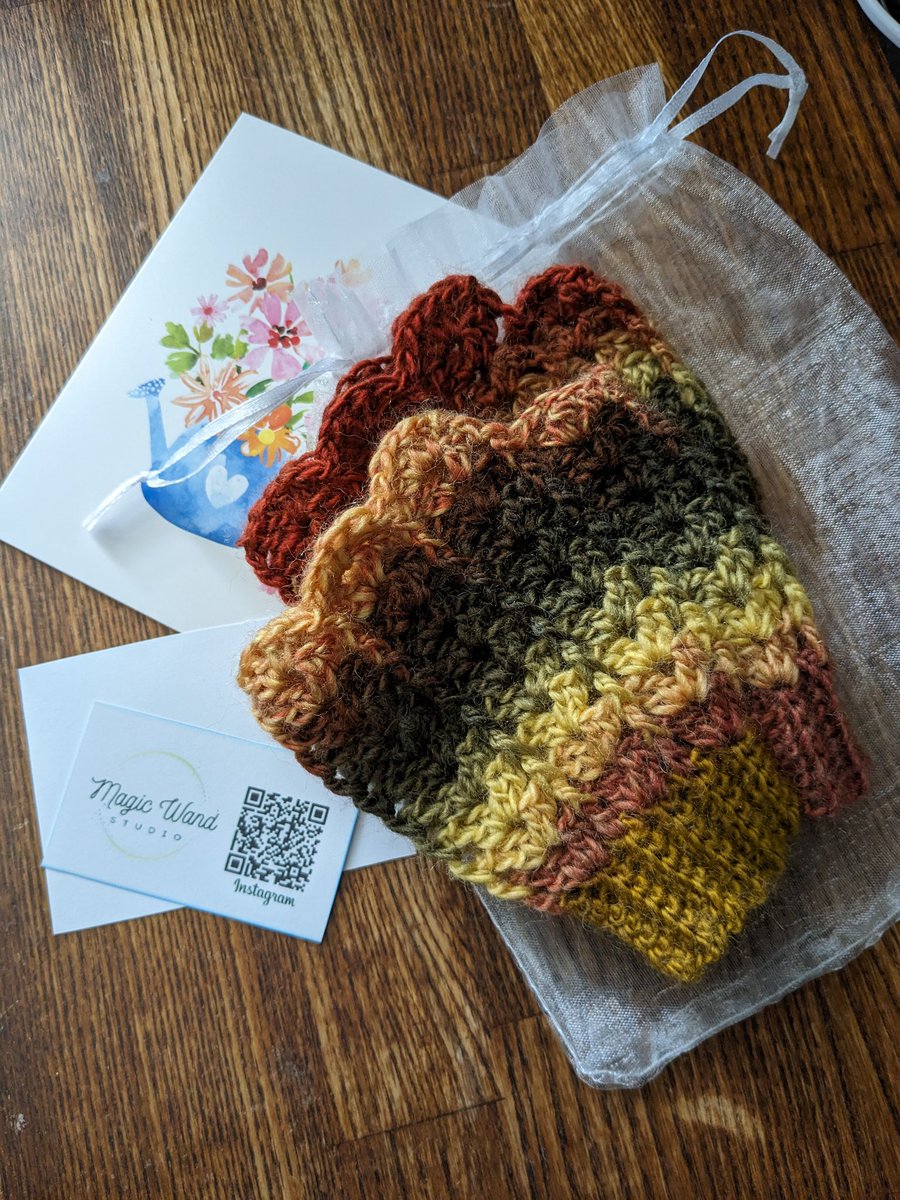 Kate Bentley (@katebentley01) on Twitter photo Lucky lucky me 😊 Thank you to <a href="/BritishCrafting/">BritishCraftHouse</a> & <a href="/magicwandstudio/">MagicWandStudios</a> for my beautiful soft wrist warmers, which could not have been a more perfect prize as I use crutches so they are warm and comfortable. Lucky lucky me 😊 Thank you to <a href="/BritishCrafting/">BritishCraftHouse</a> & <a href="/magicwandstudio/">MagicWandStudios</a> for my beautiful soft wrist warmers, which could not have been a more perfect prize as I use crutches so they are warm and comfortable.