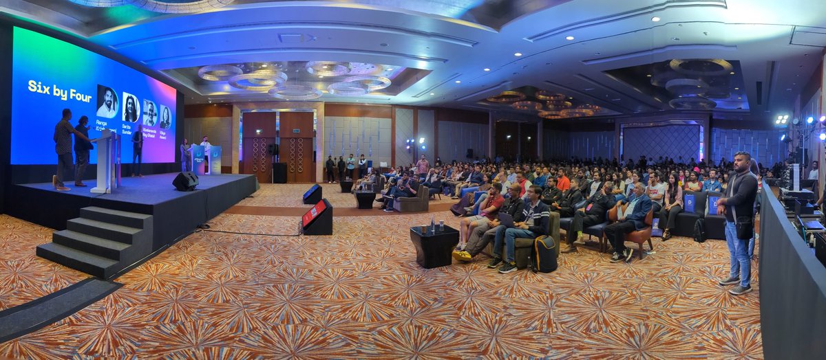 dad_gs's tweet image. Here's how it looks when you have the best seat in a fully packed #StepUpto24 @DesignUpConf

stepup.designup.io 

#DesignUp #DesignInTech #UX #product #networkisnetworth