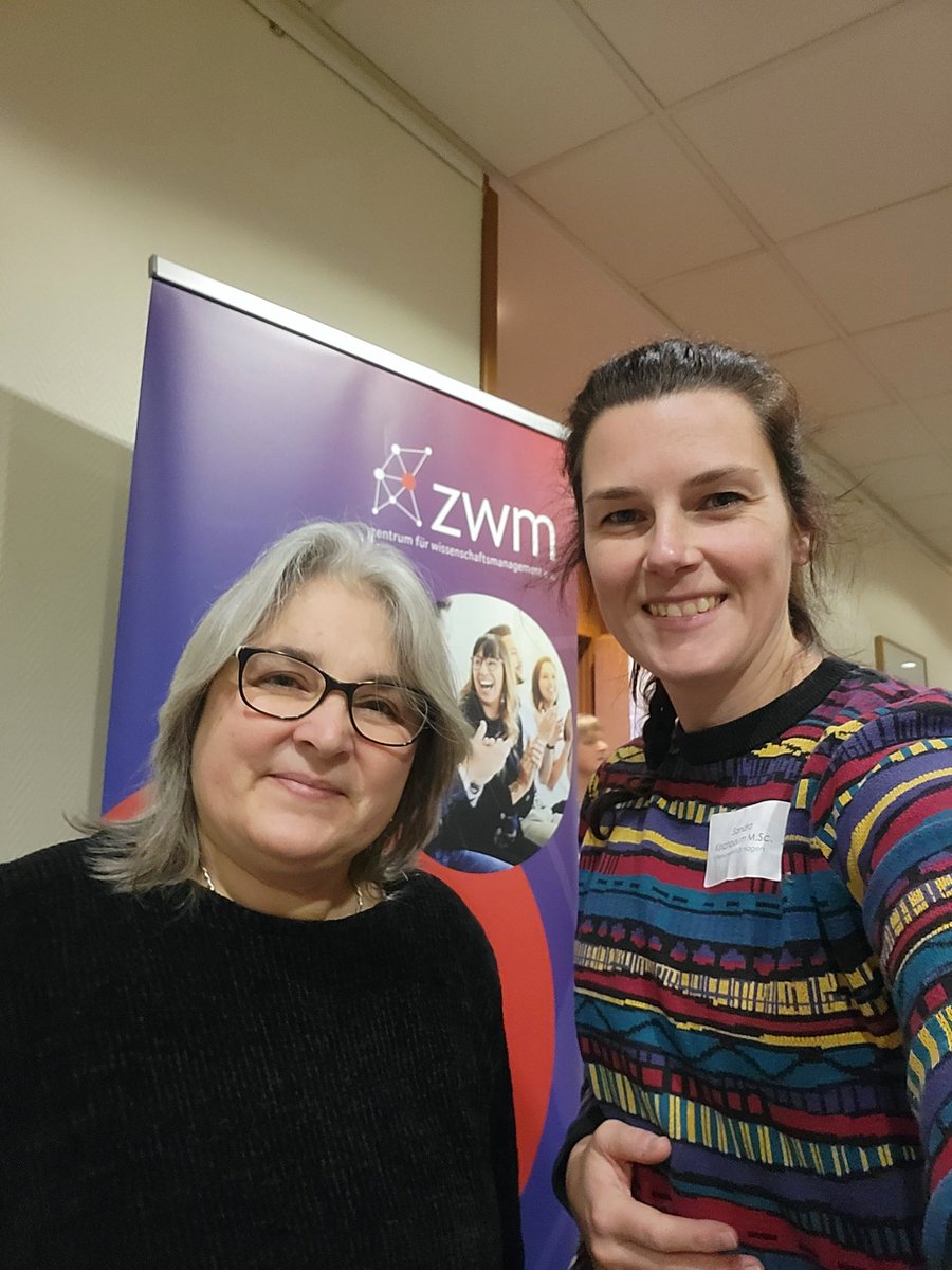 CATALPAresearch's tweet photo. Das Team WissKomm bildet sich weiter in Sachen "Strategisch kommunizieren als Wissenschaftseinrichtung". #wirschlauenauf @zwm_speyer #zwm #SotA23 https://t.co/wtM4tW9vsW