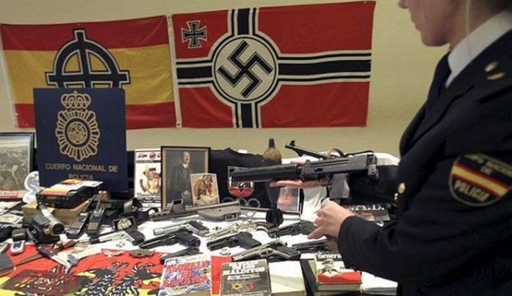 FonsiLoaiza's tweet image. Operación Judas. La Fiscalía pide 27 años de prisión a los CDR catalanes por terrorismo con una cazuela. 

Operación Panzer. Absuelven a 17 neonazis en Valencia con todo un arsenal de armas.