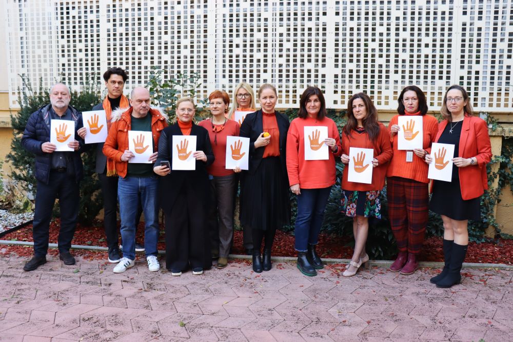 The @CanadaCroatia / #CanadainKosovo team unites to join the #16DaysOfActivismAgainstGBV #NoExcuse campaign.
We are standing up to end #GenderBasedViolence.
Join us and #breakthesilence.
#16days #EndGBV