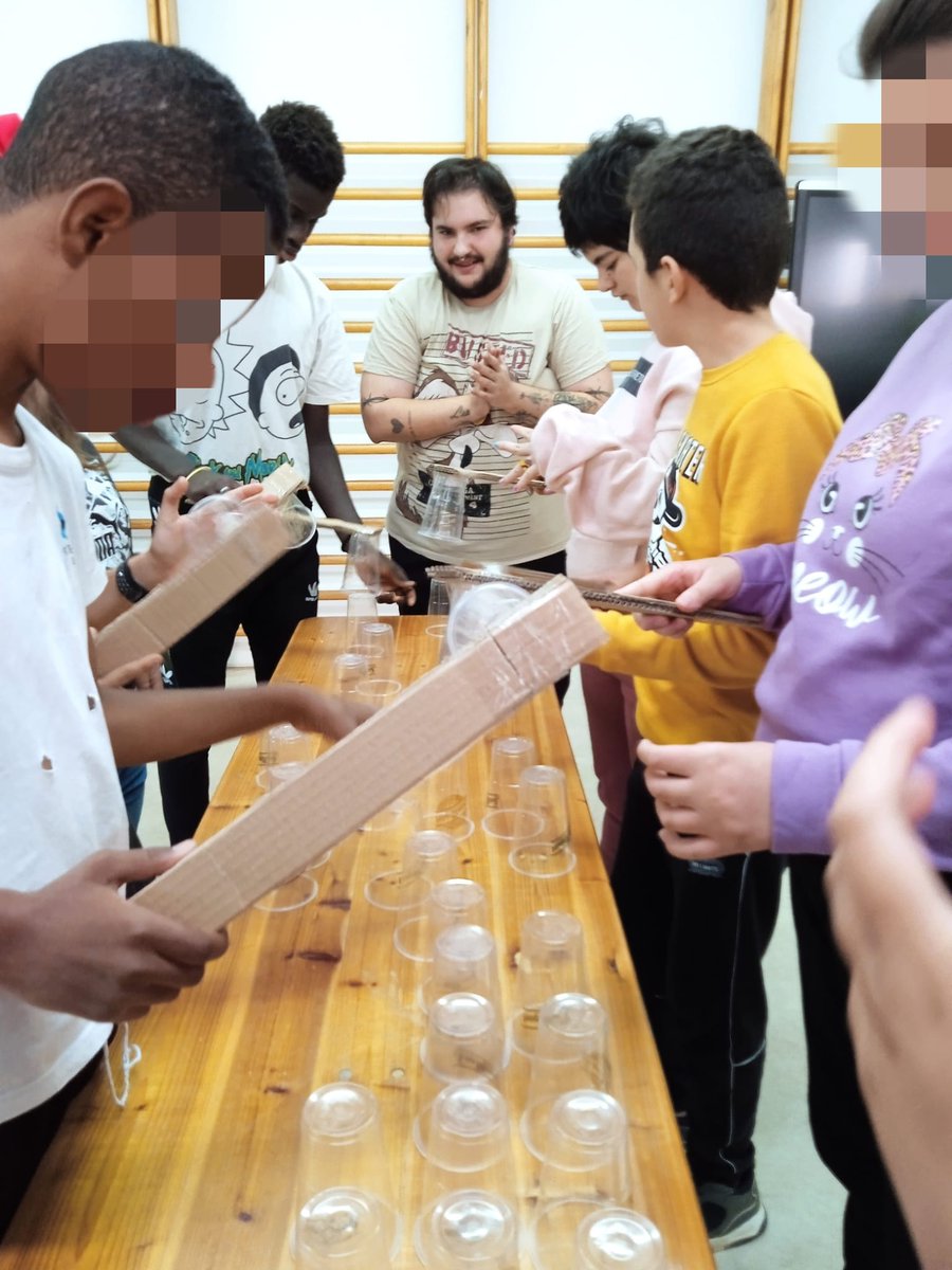 👉Fa uns dies, l'alumnat de #MasCarandell, del curs Acollida extraescolar i ludoteques, van visitar el Centre d'#Educació Especial Font del Lleó per desenvolupar-hi una sèrie d'activitats de lleure
🙌Gràcies per l'acollida i col.laboració‼️
#formació #ods4 #activitatspertothom