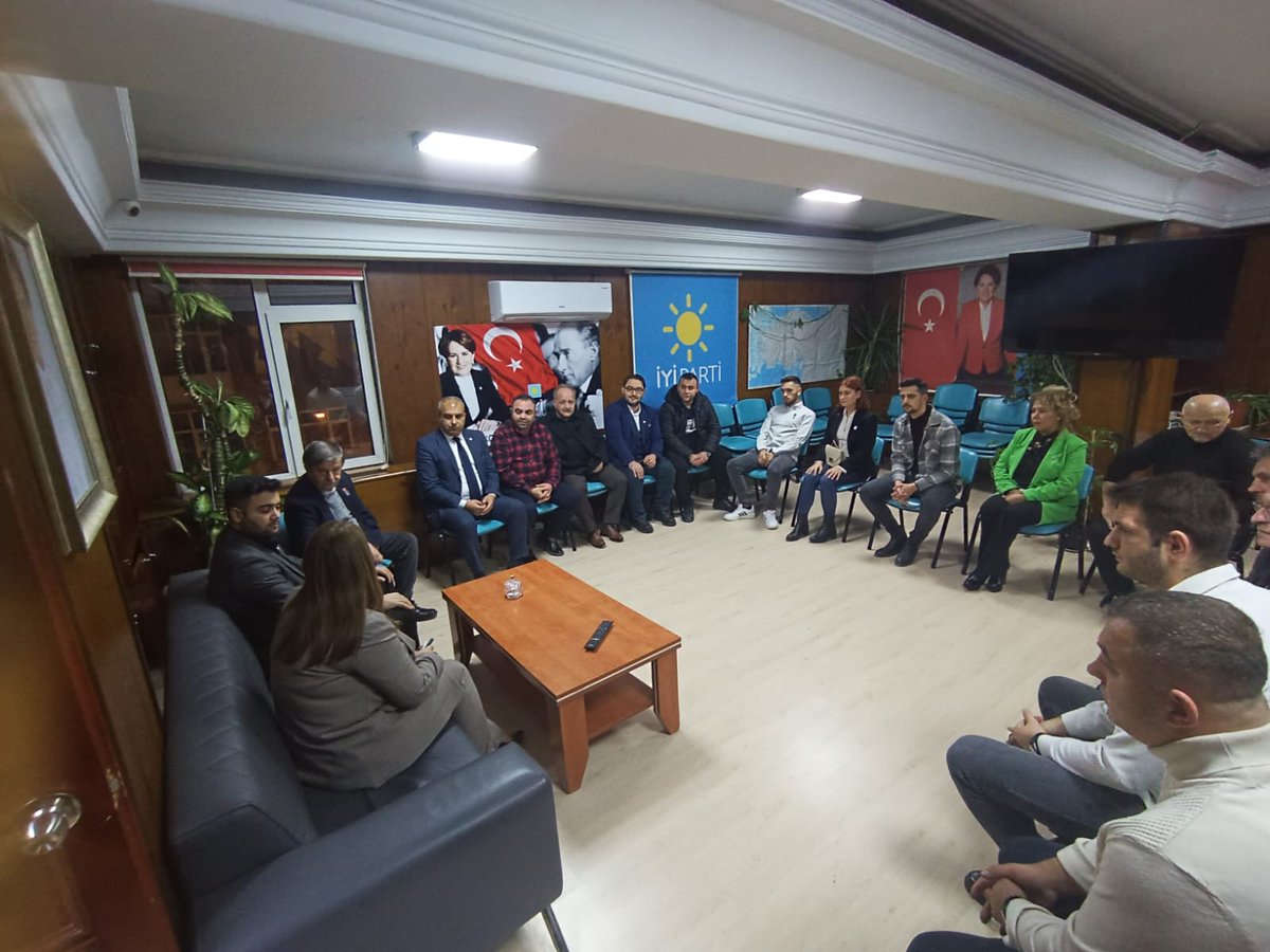 mpkucukcekmece's tweet photo. Memleket Partisi Küçükçekmece İlçe Başkanımız Sn. Mikail Yılmaz ve yönetim kurulu olarak;  İyi Parti Küçükçekmece İlçe Başkanı Sn. Fatma Çolak’ı ve yönetim kurulunu ziyarette bulunduk ilgi,alakları ve misafirperverliklerinden dolayı şükranlarımızı sunarız. https://t.co/HmKoMJAoqr