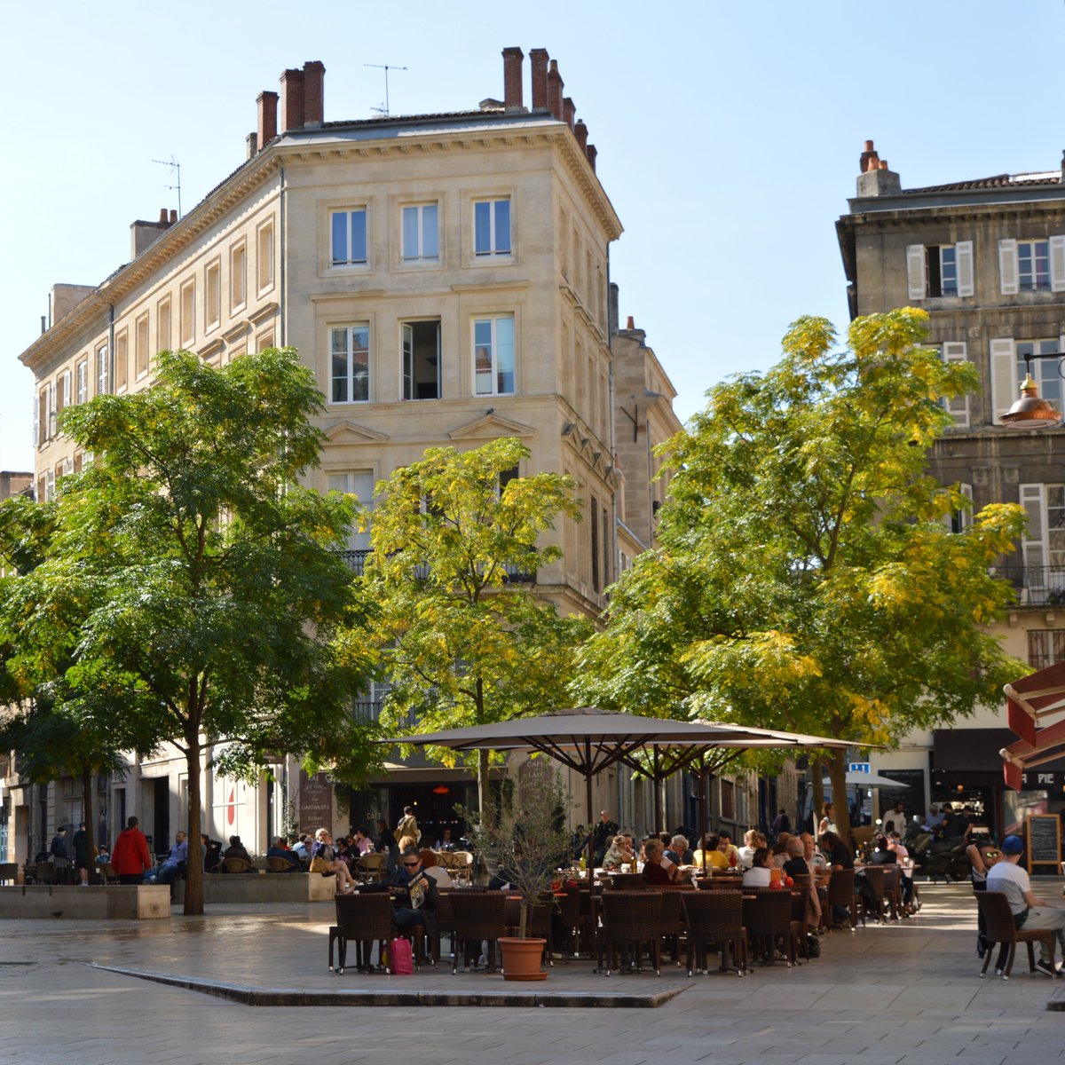 Did you know? 🧐
The Saint-Pierre district is the birthplace of today's #Bordeaux. It was the first area to become the city center after the Roman period, when the city was still called Burdigala. 😮

Who here has ever visited this district? 😁

📸 Loïc Graniczny