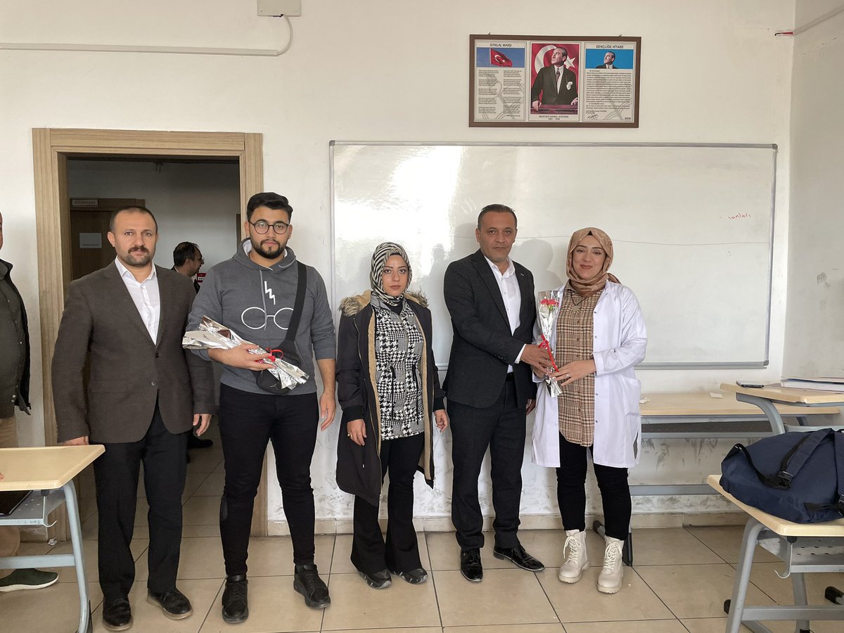 Mehmet Erdem (@erdemtv) on Twitter photo Göbeklitepe Gazeteciler ve Yazarlar Cemiyeti Yönetim Kurulu Başkan ve üyelerinin 24 Kasım Öğretmenler Günü münasebeti ile kurumumuza yaptıkları ziyaretten ötürü kendilerine teşekkür ederiz. <a href="/gobeklitepegyc/">Göbeklitepe Gazeteciler ve Yazarlar Cemiyeti</a> <a href="/celalaltunmtal/">CELAL ALTUN TEKNOLOJİ KOLEJİ</a> #24kasimogretmenlergunu Göbeklitepe Gazeteciler ve Yazarlar Cemiyeti Yönetim Kurulu Başkan ve üyelerinin 24 Kasım Öğretmenler Günü münasebeti ile kurumumuza yaptıkları ziyaretten ötürü kendilerine teşekkür ederiz. <a href="/gobeklitepegyc/">Göbeklitepe Gazeteciler ve Yazarlar Cemiyeti</a> <a href="/celalaltunmtal/">CELAL ALTUN TEKNOLOJİ KOLEJİ</a> #24kasimogretmenlergunu