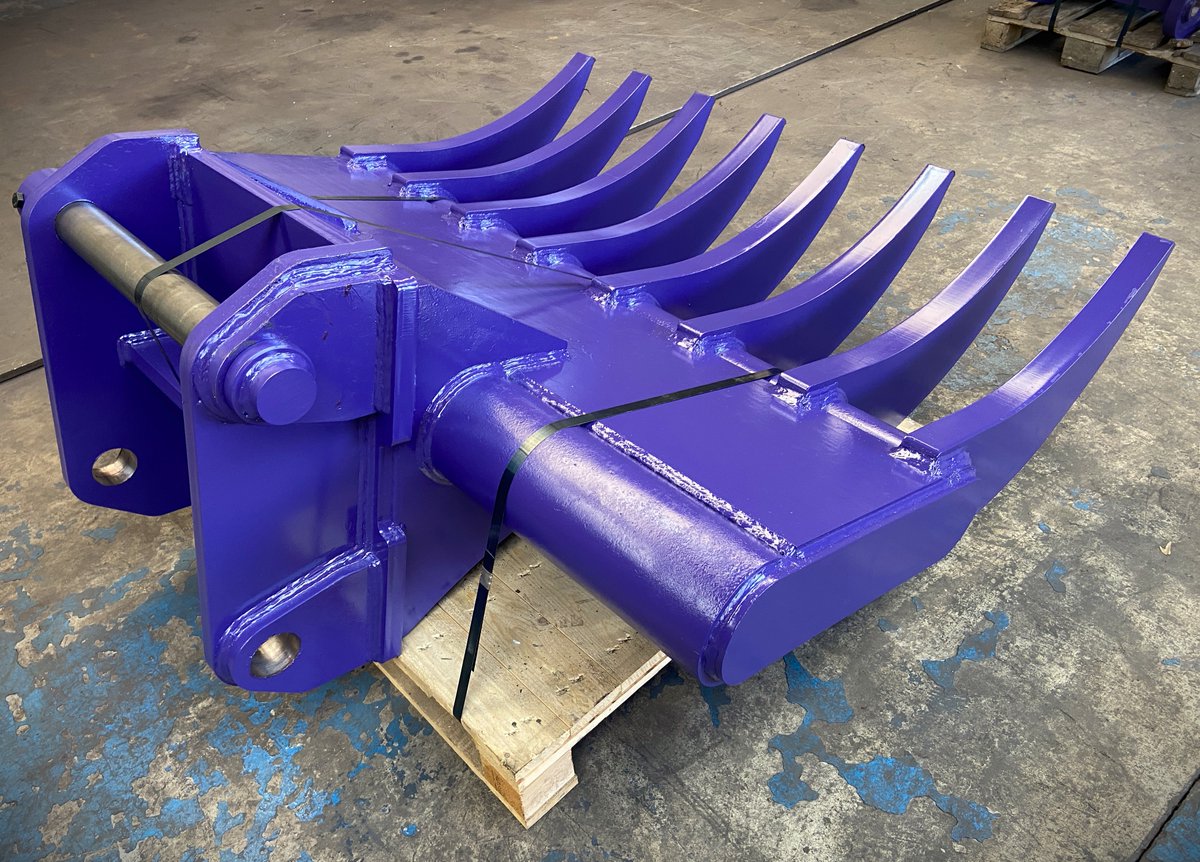 Finished today a heavy duty land-rake equipped with 55mm HB400 tynes & ripper shank with 80mm HARDOX shank & CAT D8/9 Tip & upper protector. 
Get in touch if you need something similar for your excavator!
#demolition #PurplePower #demo #wrecking #heavyequipment