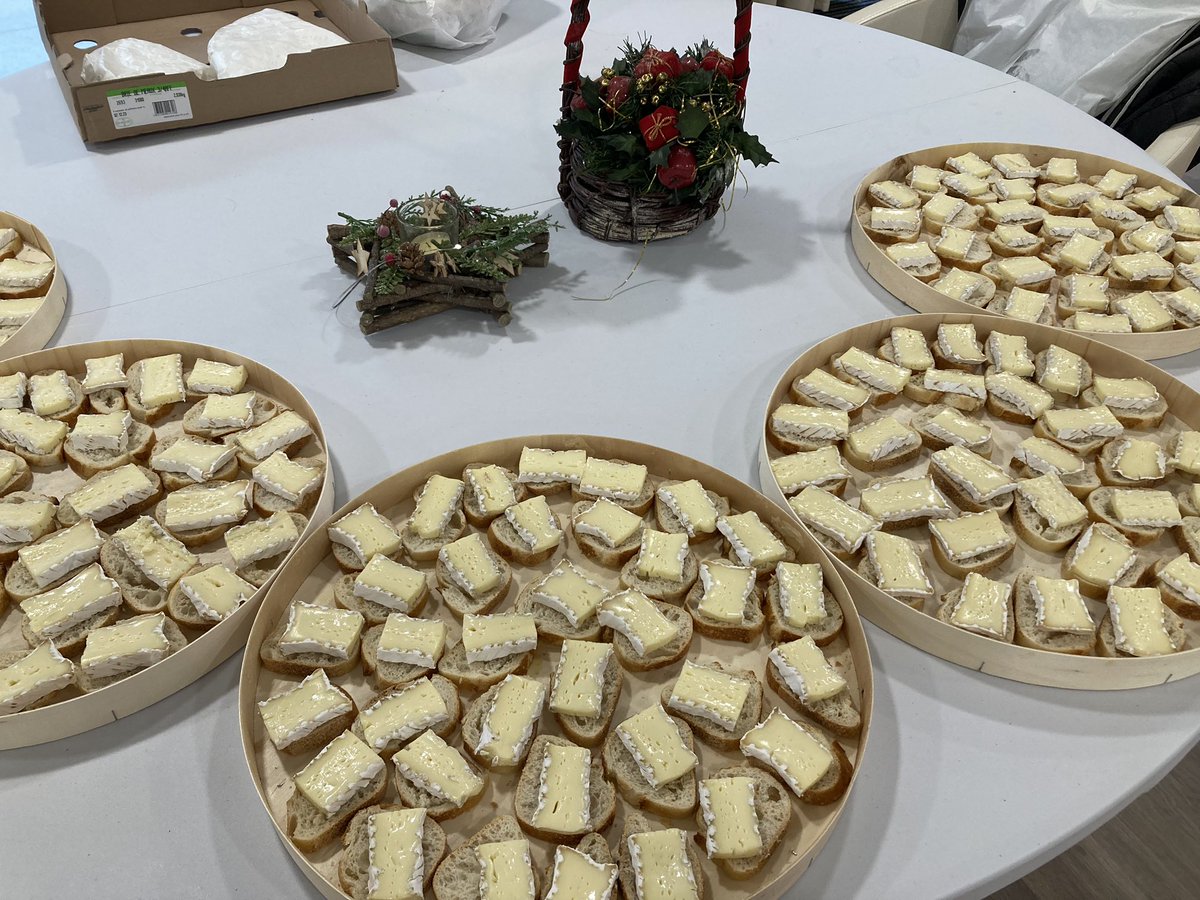 <a href="/SenMeaux77/">Les Jardins d’Arcadie de Meaux</a> Une belle rencontre  avec la Confrérie du Brie de Meaux et la fameuse dégustation de la lichette de ce fromage emblématique !
#convivialié
#culturegastronomique