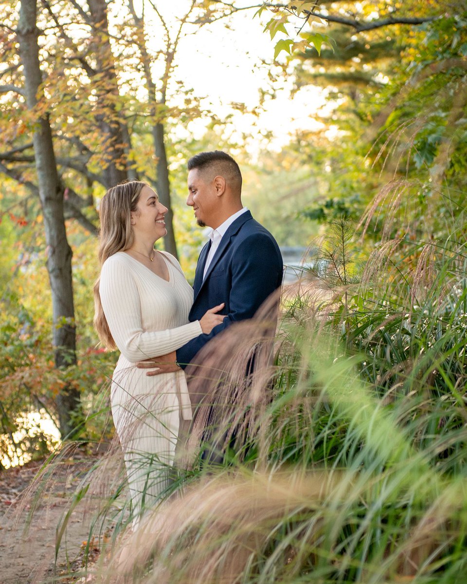 One of Jonathan + Kelsey's favorite images from their #engagementsession at @rogerwilliamspark  💖 #withyourmemoriesinmind