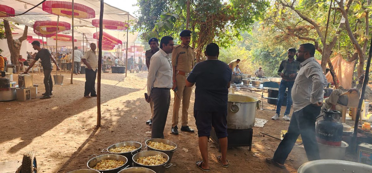 collectorjunag's tweet photo. આજરોજ ગીરનાર લીલી પરિક્રમા રૂટનું નિરીક્ષણ કરવામાં આવ્યું.અન્ન ક્ષેત્રોની મુલાકાત લેવામાં આવી.યાત્રિકો સાથે વાતચીત કરી પરિક્રમામાં અપાતી સુવિધાઓ બાબતે ફિડબેક મેળવ્યા.
@PMOIndia @HMOIndia 
@CMOGuj @Mulubhai_Bera 
@RaghavjiPatel @InfoGujarat @revenuegujarat @JunagadhGog https://t.co/emmQMgukQO