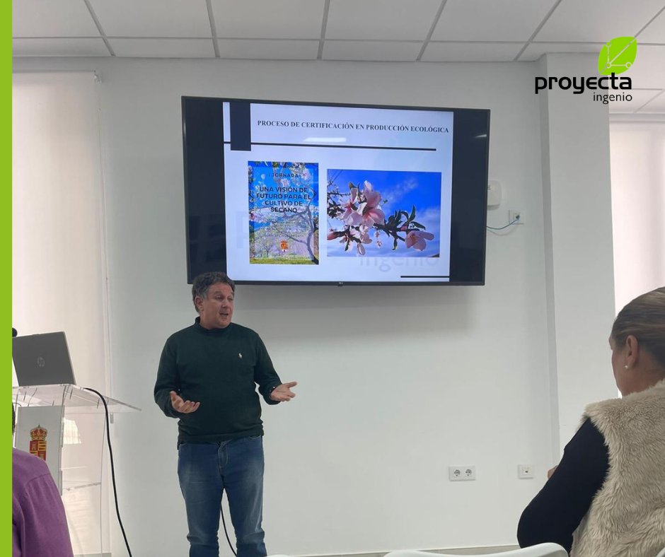 👋 Ya estamos aquí
Durante la jornada de hoy hemos estado presentes en la I Jornada ‘Una visión de futuro para el cultivo de secano’ en Albuñol.
Os dejamos algunas imágenes de la charla ofrecida por nuestro compañero Juan Antonio Sánchez 👇