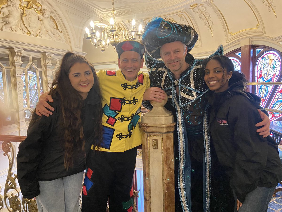 Had a fantastic morning with @SashaWiltshire8 and the cast of Aladdin at the @Grand_Theatre having a look at their fantastic costumes, and chatting all things panto!🎭 Amazing to meet panto royalty @steveroylecomic & @tomlister and can’t wait to see the show! 🩷