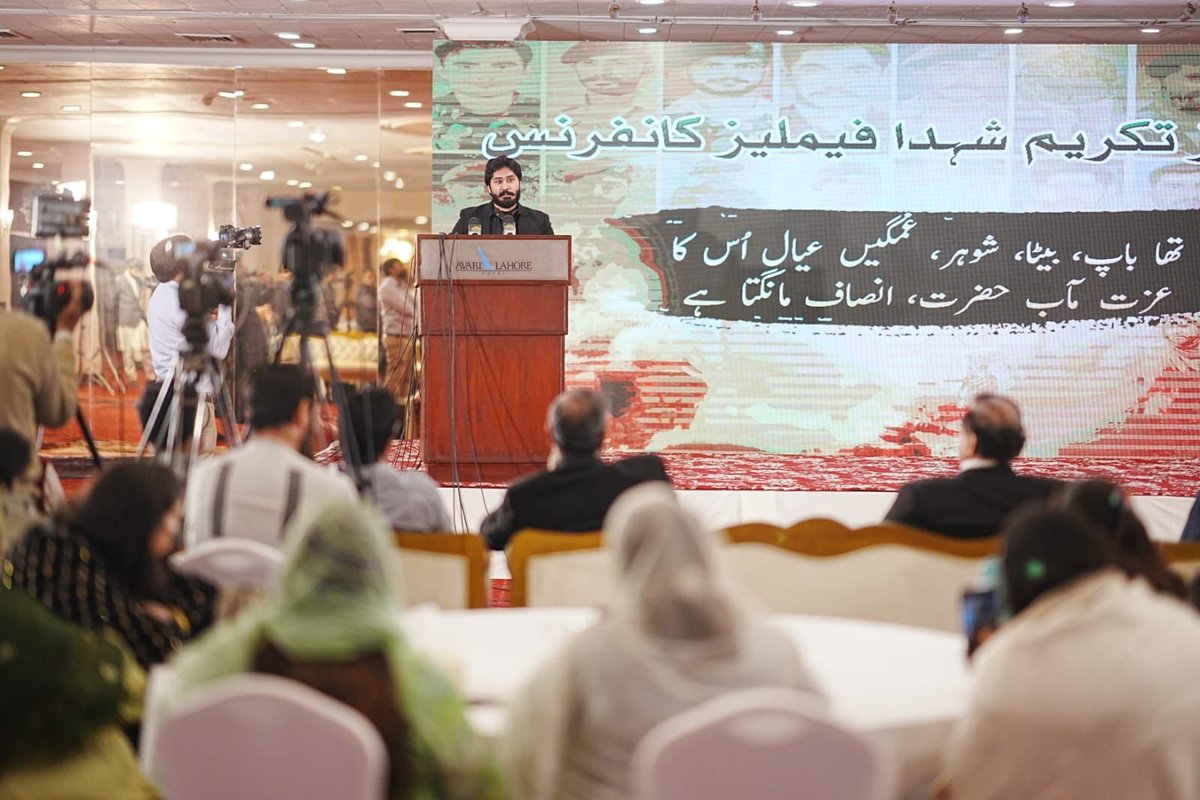 Mohsin_949's tweet image. 3. Diverse political factions united at the &quot;All Parties Takreem E Shuhada Families Conference,&quot; advocating for fairness through military court trials. #UnityForJustice #Solidarity #آل_پارٹیز_تکریم_شہدا_فیملیز_کانفرنس_لاہور