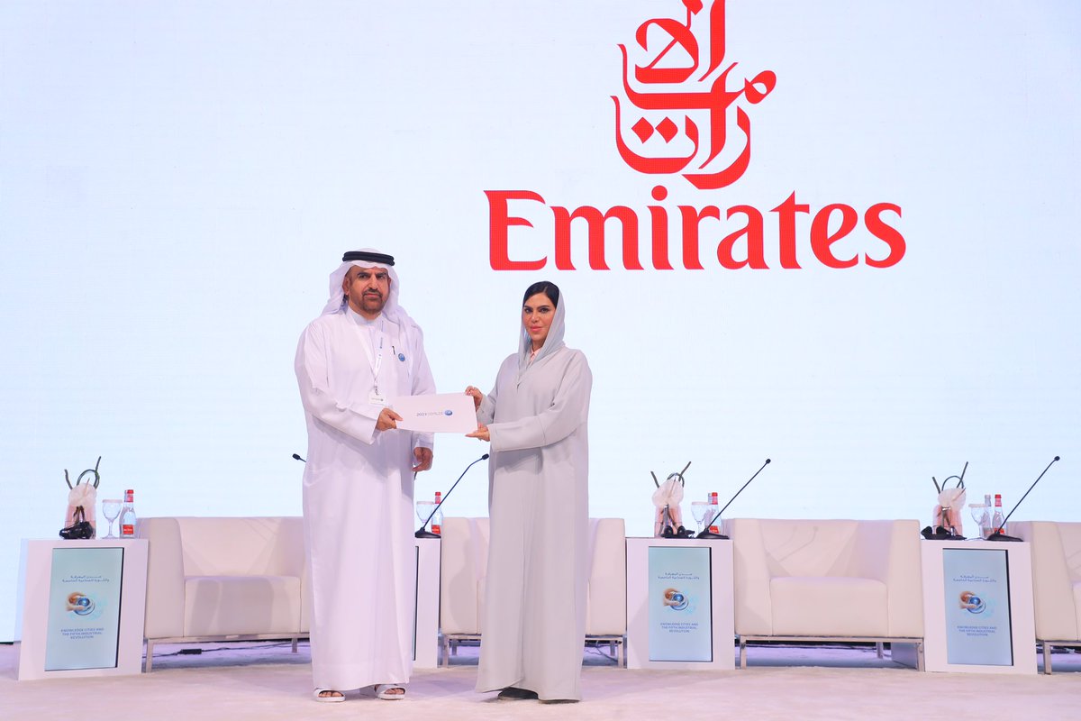 MBRF_Knowledge's tweet image. Highlights from H.E. Jamal bin Huwaireb, CEO of the Mohammed bin Rashid Al Maktoum Knowledge Foundation, honoring the sponsors of the Knowledge Summit 2023 in its eighth edition, titled &quot;Knowledge Cities and the 5th Industrial Revolution.&quot;

#MBRF
#KnowledgeSummit