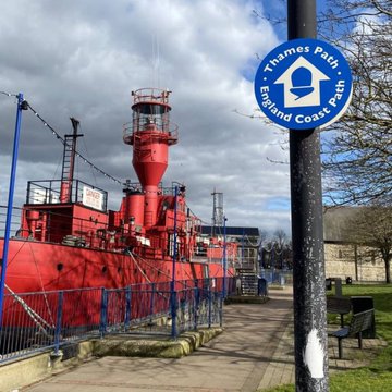 🍾🍾 Congratulations Lightship LV21 at Gravesend awarded Static Flagship of the Year by @NatHistShips #NatHistShipsAwards2023 Walk by and drop in while you're on @gojauntly #ActiveThames walk on #ThamesPath/#EnglandCoastPath @GravesendTCM @LightVessel21 @LondonPortAuth