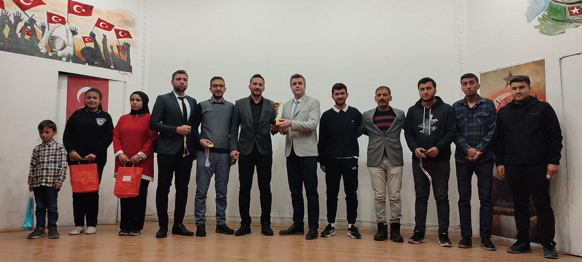 Kaymakamımız Sayın Mesut BOLAT; kurum amirleri, okul müdürlerimiz, öğretmenlerimiz ve öğrencilerimizle birlikte 24 Kasım Öğretmenler Günü dolayısıyla Pınarbaşı Çok Programlı Anadolu Lisesi Toplantı Salonunda düzenlenen programa katıldı.
<a href="/bolatmesut_/">Mesut BOLAT</a>