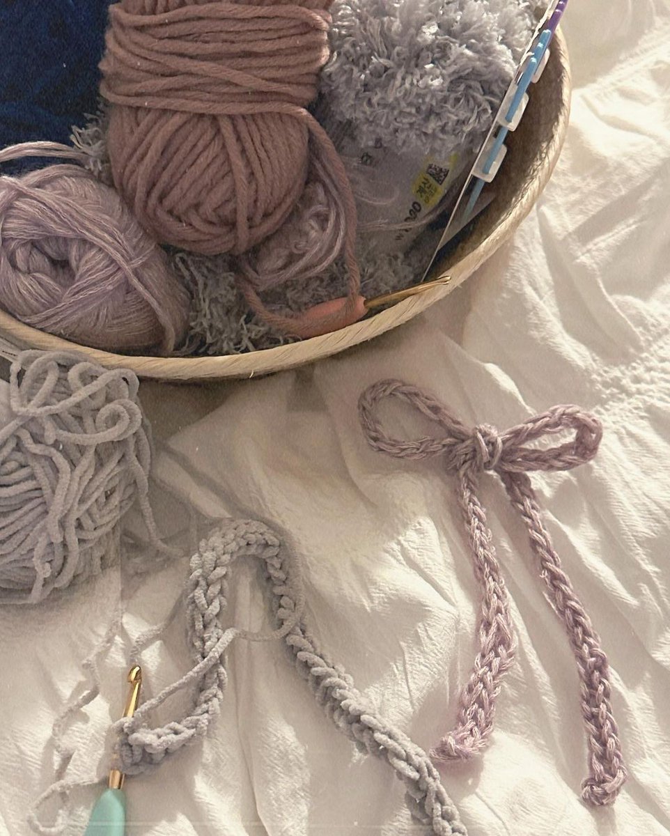 Jungdeun's tweet photo. It has been such a pleasure to get into the knitting world. The way those needles click clack together, creating something beautiful out of a ball of yarn, fills me with such delight. I’ve discovered a new passion for creating accessories, crafted with oodles of love. https://t.co/sS93SXscex