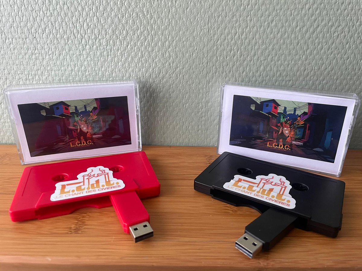 L'album " LCDc, dont la sortie sur les plateformes d’écoute en ligne est prévue le 23 décembre, est dispo en format Clé USB  vous pouvez vous le procurer au format Clé USB (CD 13€ frais de port inclus (ou 10€ remis en main propre), en procédant par chèque, paypal ou virement!