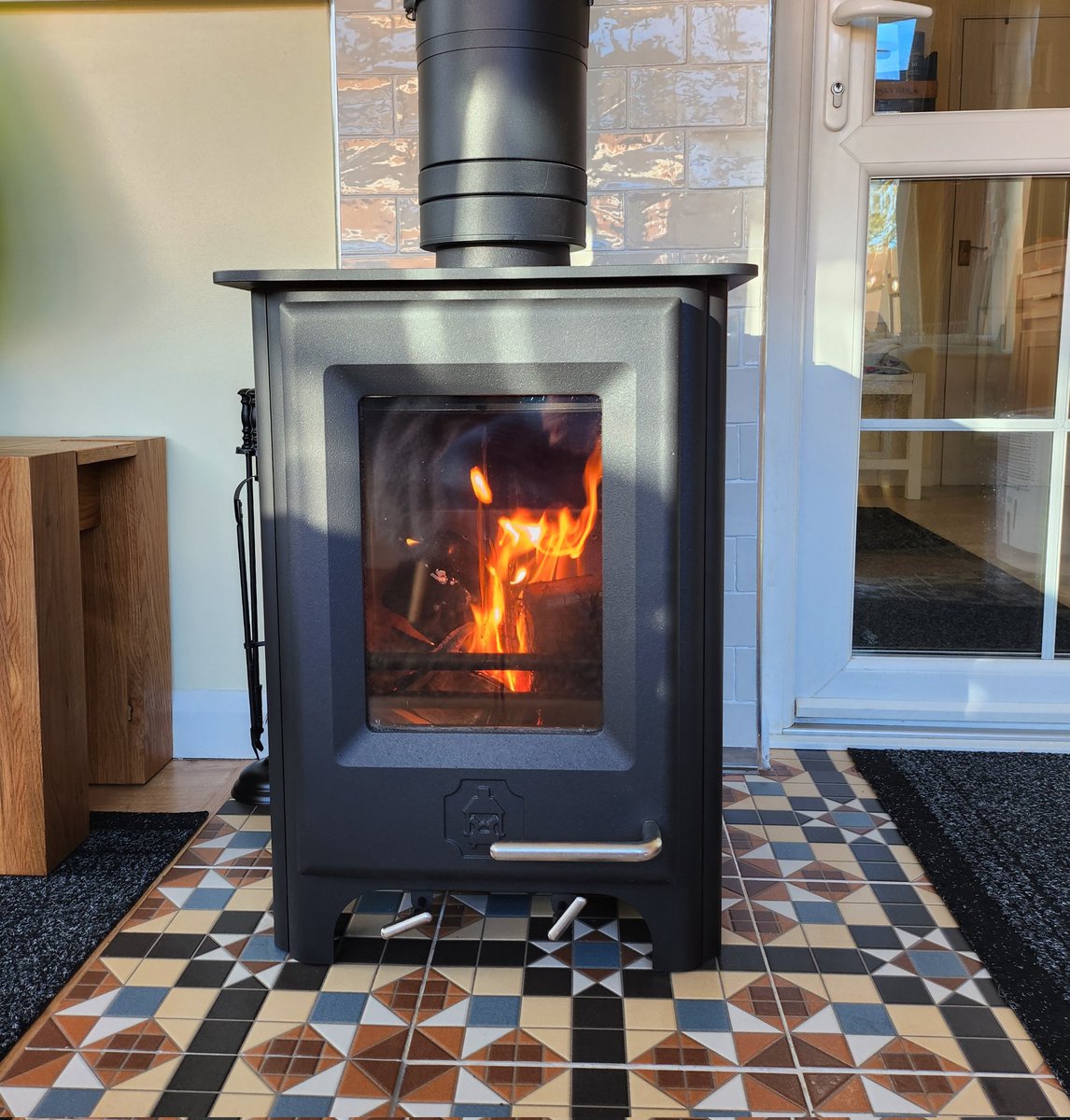 AybBell's tweet image. On order for 7 months, and finally fitted on the coldest night of the winter so far #goodtiming 🔥 🪵🔥