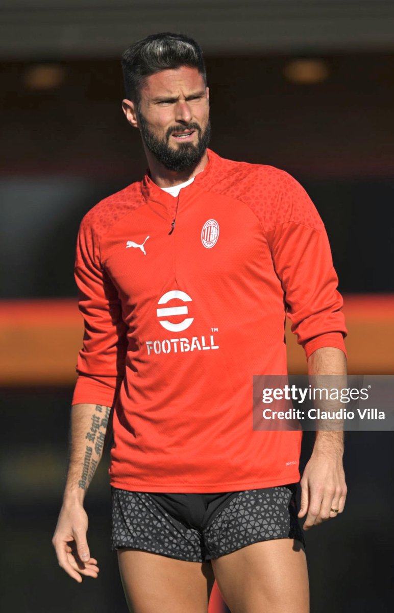 HotSoccerMales's tweet photo. Olivier Giroud the bulging daddy🤤🥵😮‍💨, luckiy he still wears those tight shorts🔥💦 https://t.co/SKFnjY8iBS