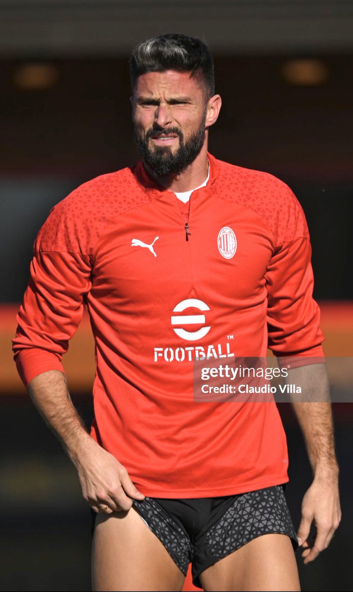 HotSoccerMales's tweet photo. Olivier Giroud the bulging daddy🤤🥵😮‍💨, luckiy he still wears those tight shorts🔥💦 https://t.co/SKFnjY8iBS