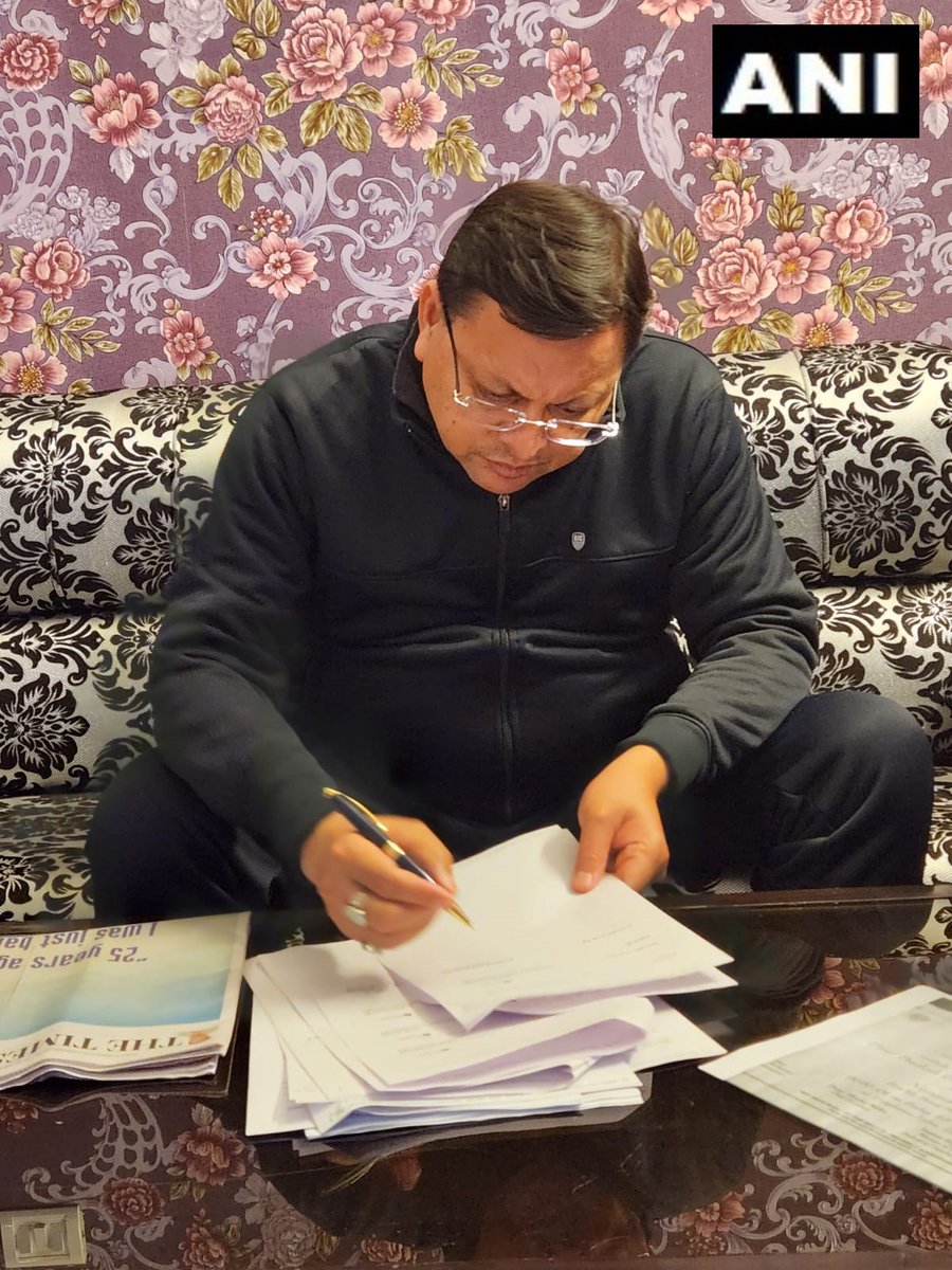 ANI's tweet photo. Uttarakhand Chief Minister Pushkar Singh Dhami disposed of the government files from the temporary camp office established in Matali (Uttarakashi) and reviewed the Silkyara rescue operation. He has been in Matli since Wednesday to ensure the safety of the workers trapped in the Silkyara tunnel. To ensure that government work is not disrupted, the CM's temporary camp office is being operated from Matli itself. On Friday, the Chief Minister not only disposed of important government files but also gave necessary directions to the officials. 

This evening, the Chief Minister reached Silkyara and inspected the ongoing rescue operation there and talked to the team engaged in the operation and took necessary information.