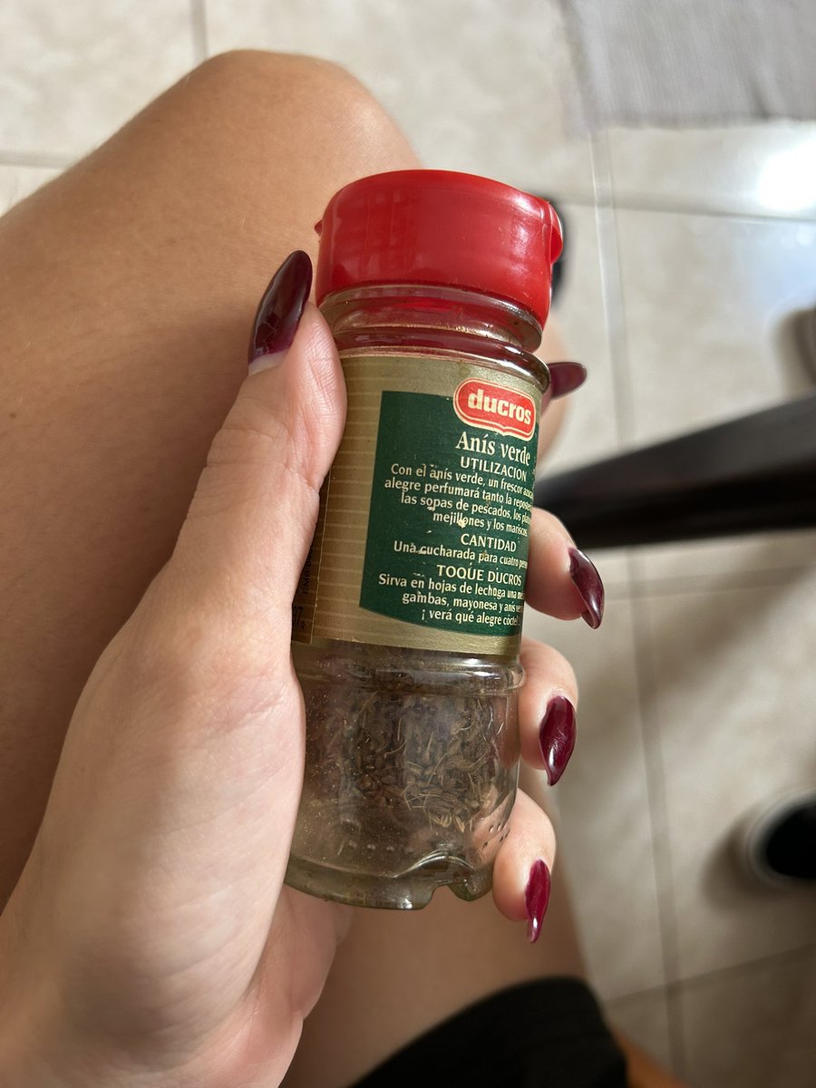 gianedage's tweet photo. Comparto piso con 3 compañeros y un bote de anís caducado de hace 24 años https://t.co/ryo8SCSKXc
