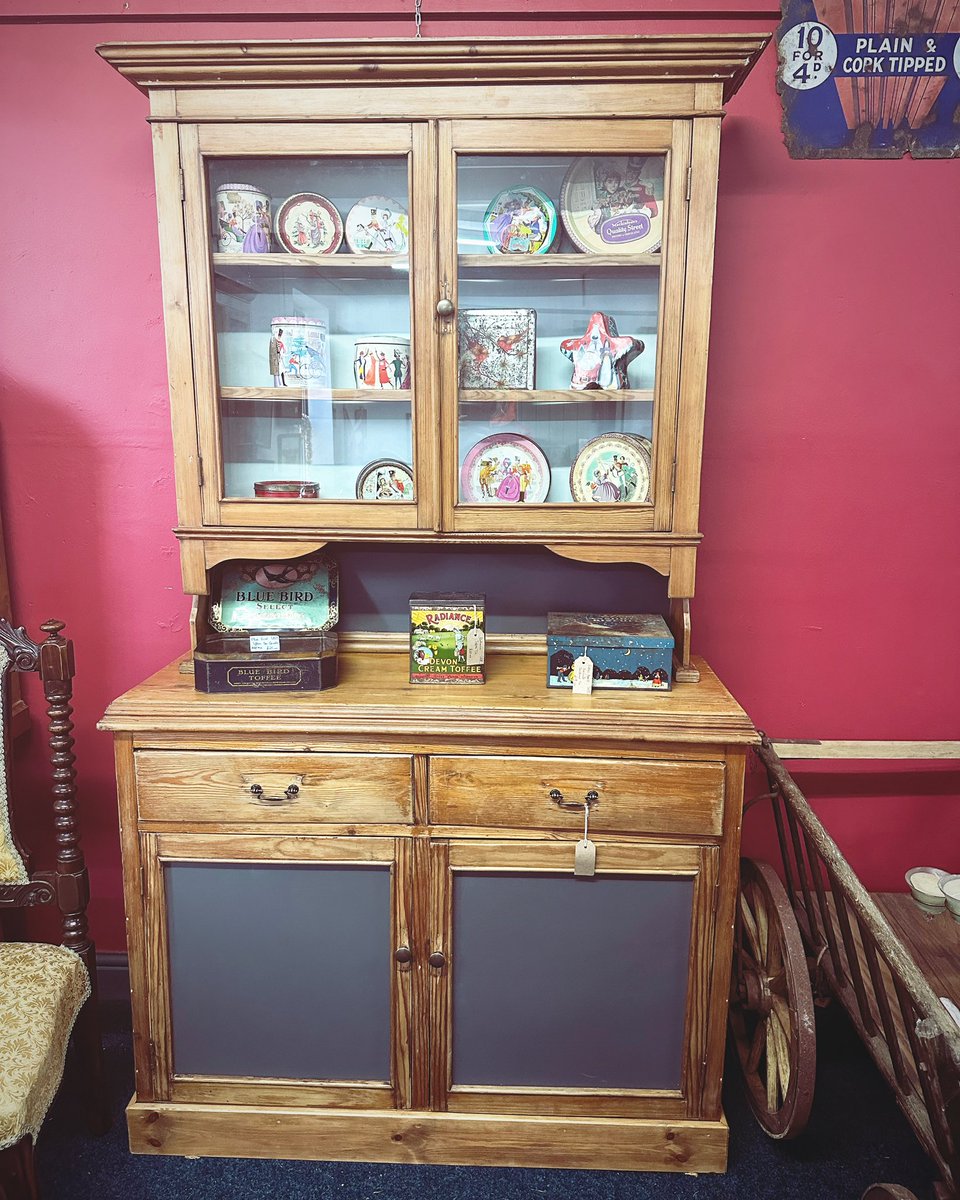 astraantiques's tweet image. Early 1900’s pine dresser perfect for all your special crockery from unit 228. #dressitupforchristmas #oldpine #pinedresser #farmhousekitchen #countrykitchen #farmhouse #kitchens #kitchenstyling #interiors #kitcheninspiration #astraantiquescentre #hemswell #lincolnshire