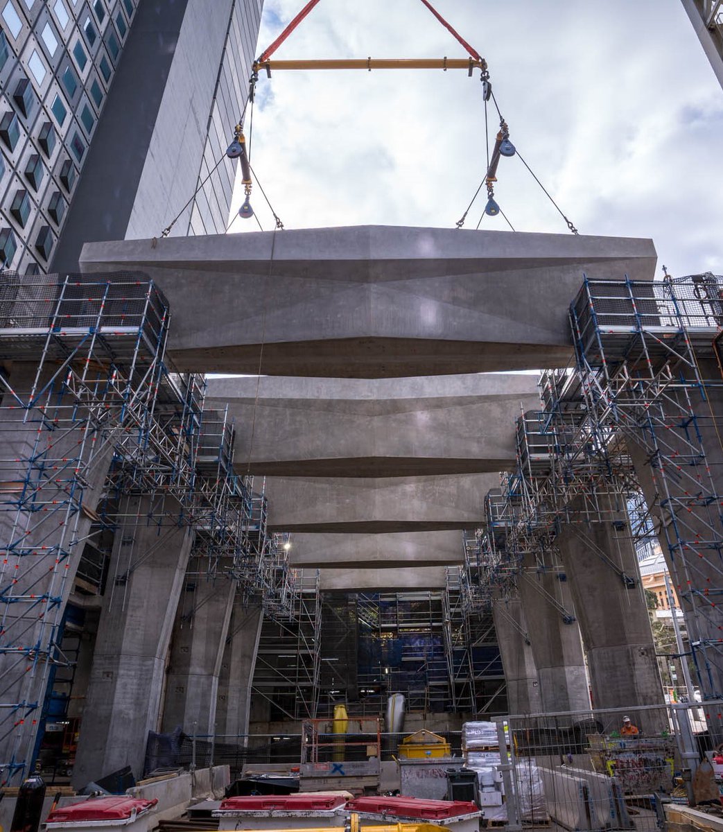 Some impressive site images of the entrance beams being craned in at the new State Library Station for the @metrotunnelvic Project, #Melbourne. Learn more about Melbourne’s five new Metro Tunnel stations: rshp.com/projects/trans… #Metrotunnel