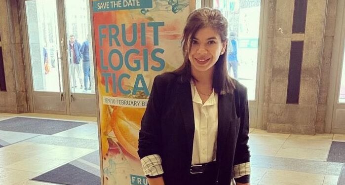Suena a Campo (@suenaacampo) on Twitter photo De Tucumán al mundo: profesionales de exportación cosechan éxitos en Europa 
La ing. Jessica Orce contó cuales fueron las claves que la llevaron a triunfar en España, armando su propia empresa que tuvo un crecimiento importante en poco tiempo 👇🏼
suenaacampo.com/2023/11/24/de-… De Tucumán al mundo: profesionales de exportación cosechan éxitos en Europa 
La ing. Jessica Orce contó cuales fueron las claves que la llevaron a triunfar en España, armando su propia empresa que tuvo un crecimiento importante en poco tiempo 👇🏼
suenaacampo.com/2023/11/24/de-…