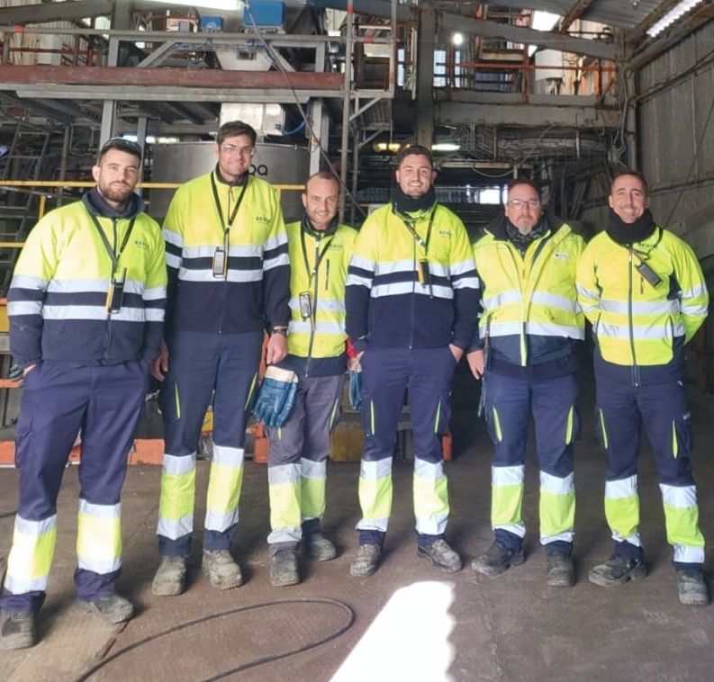 SoyCoordinadora's tweet photo. Los compañer@s deciden movilizarse en #asambleas en #solidaridad ante la preocupante serie de #despidos en los últimos días en delegaciones de la empresa #Bergé  en los #puertos nacionales.

📸imagen de compañer@s en Fertiberia Palos, puerto de Huelva, y de Bergé en Barcelona💪 https://t.co/iuDBf2Z6Xf