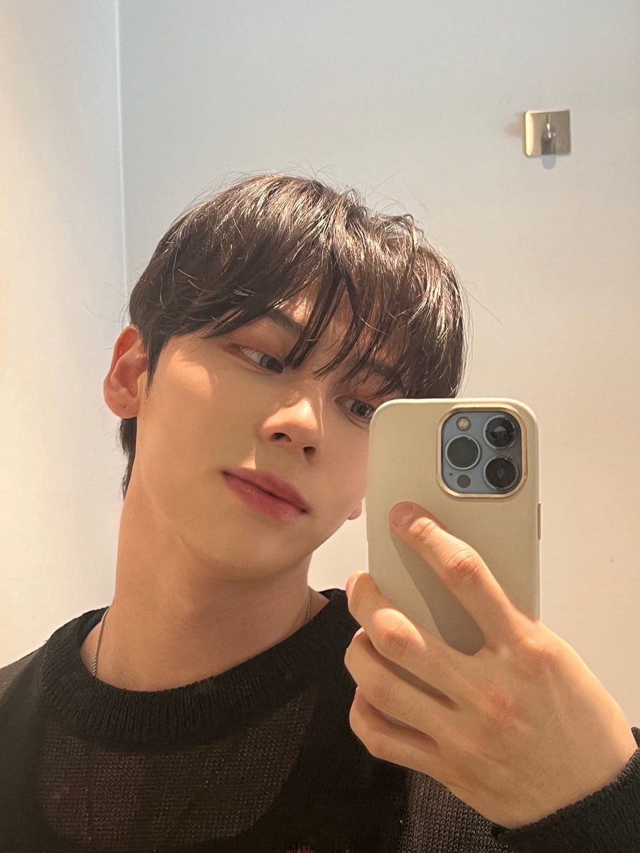 DVOL_official's tweet photo. [FROM #LOUIS] 올리브 잘부탁해 🤍🖤

#DVOL #LOUIS https://t.co/OK7JfEANMt