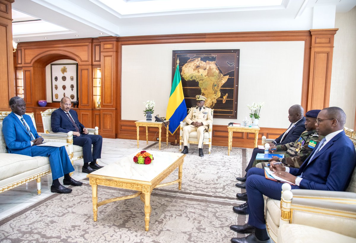 PresidenceGA's tweet photo. Le Président de la République, le Général @oliguinguema, s’est entretenu ce vendredi 24 novembre 2023 au Palais Rénovation avec le Général Ibrahim-Gaber, émissaire de S. E. Abdelfatah-Alborhan-Abdlrhaman, président de la République du Soudan. 

En plus du message personnel dont il était porteur, l’émissaire soudanais a sollicité l’appui du Gabon, actuellement membre du conseil de sécurité de l’ONU, pour défendre au sein de l’instance internationale, la cause du Soudan où la situation s’est considérablement améliorée.

#Gabon #transition