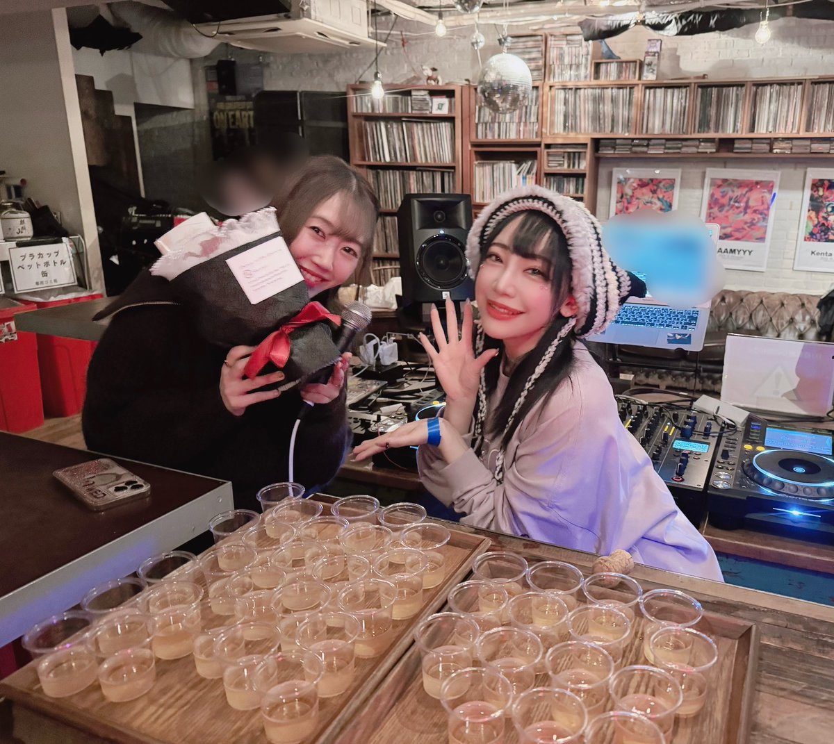 chanmomo0614's tweet photo. Congratulation🥂💙❤️𓈒𓏸︎︎︎︎ https://t.co/jBy5n2NqPs